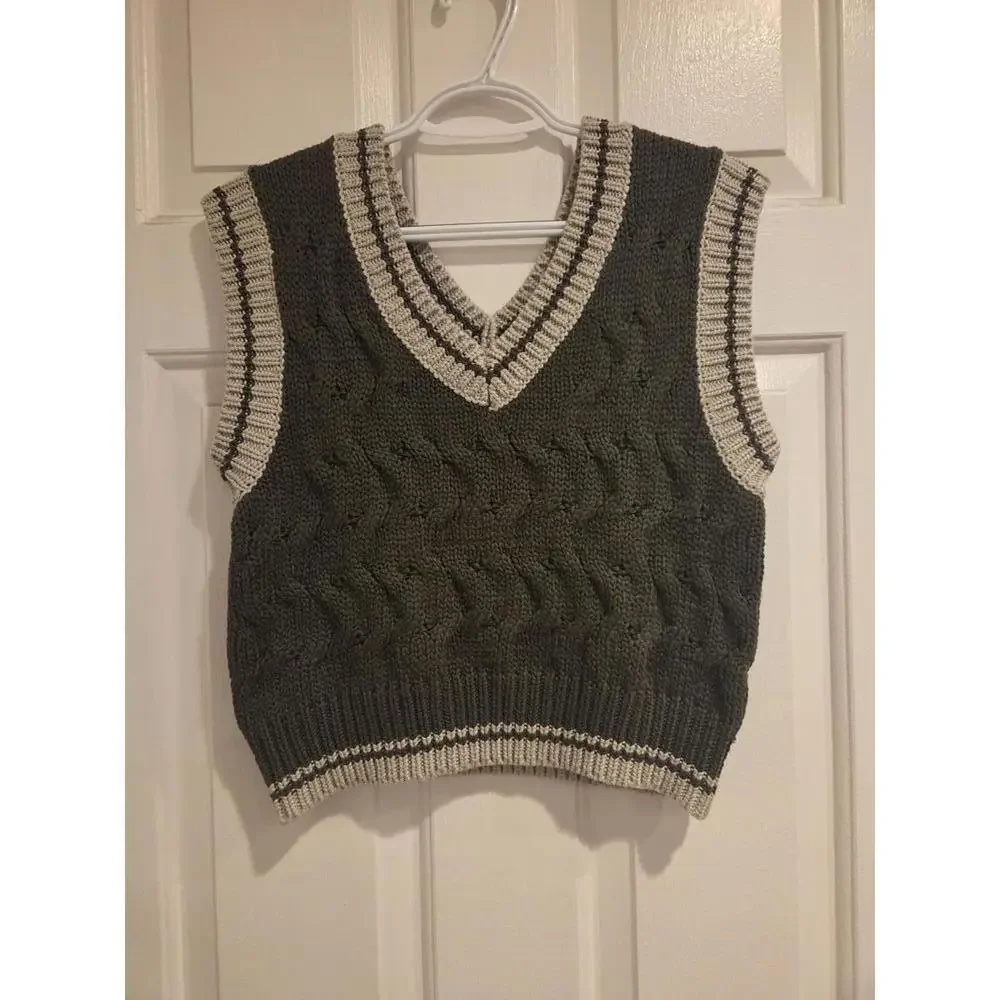 Crescent-  size medium -Green and Cream Cable Knit Sleeveless Sweater Vest - Picture 2 of 8